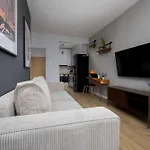 Apartment Unique Bright For 4 People Remote Work & Balcony Close To Pge By Renters Warschau