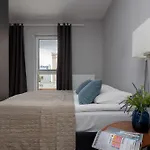 Unique Bright For 4 People Remote Work & Balcony Close To Pge By Renters Apartment