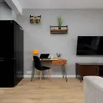 Unique Bright For 4 People Remote Work & Balcony Close To Pge By Renters
