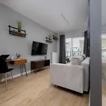Apartment Unique Bright For 4 People Remote Work & Balcony Close To Pge By Renters *