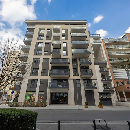 Unique Bright For 4 People Remote Work & Balcony Close To Pge By Renters Apartamento *