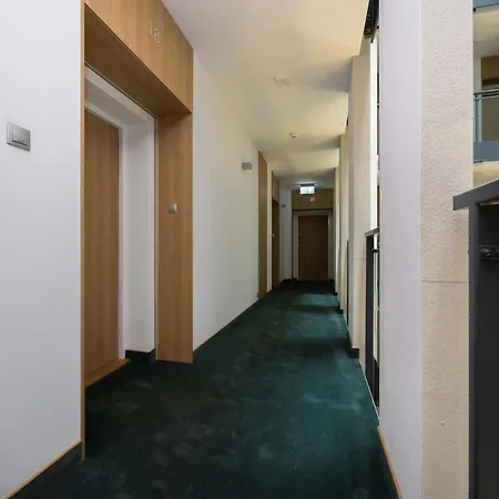 Unique Bright For 4 People Remote Work & Balcony Close To Pge By Renters *