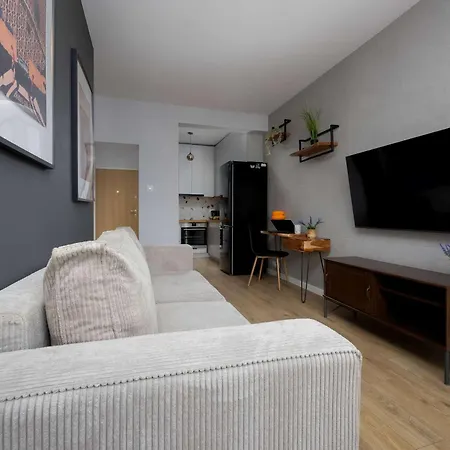 Apartment Unique Bright For 4 People Remote Work & Balcony Close To Pge By Renters Warsaw