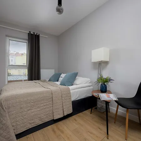 Unique Bright For 4 People Remote Work & Balcony Close To Pge By Renters *