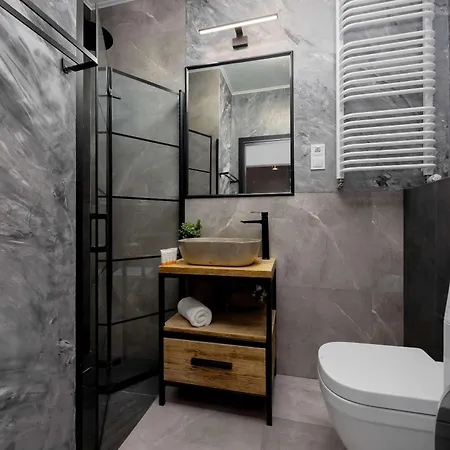 Unique Bright For 4 People Remote Work & Balcony Close To Pge By Renters * Varsó