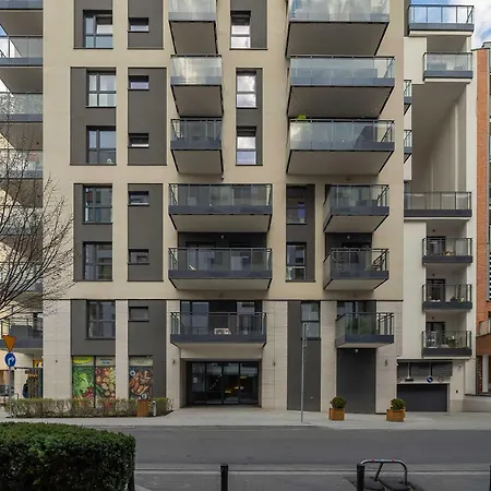 Unique Bright For 4 People Remote Work & Balcony Close To Pge By Renters