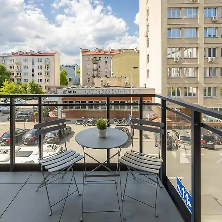 Unique Bright For 4 People Remote Work & Balcony Close To Pge By Renters