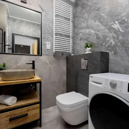 Apartament Unique Bright For 4 People Remote Work & Balcony Close To Pge By Renters *