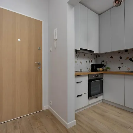 Unique Bright For 4 People Remote Work & Balcony Close To Pge By Renters